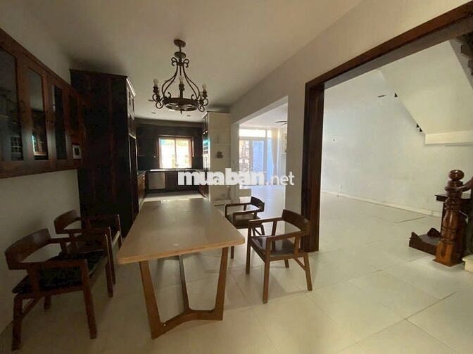 BIỆT THỰ CHO THUÊ ĐẶNG VĂN NGỮ_ 8X20M_ TRỆT 3 LẦU, GARA Ô TÔ. NHÀ ĐẸP