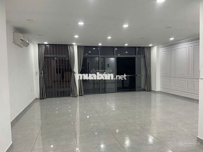 TÒA NHÀ CHO THUÊ MT HỒ BIỂU CHÁNH_ 7X20M_ HẦM 5 LẦU. SÀN SUỐT. ỐP KÍNH