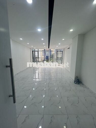 NHÀ  CHO THUÊ MT HUỲNH VĂN BÁNH_ 6X22M_ TRỆT 4 LẦU. THANG MÁY.