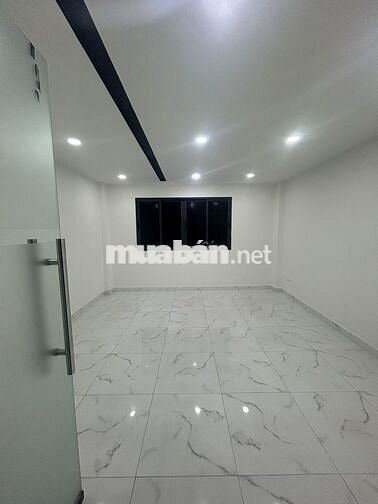 NHÀ  CHO THUÊ MT HUỲNH VĂN BÁNH_ 6X22M_ TRỆT 4 LẦU. THANG MÁY.