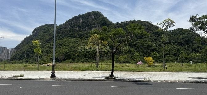 18 tỷ/250m2.Nhà 2M tiền,3tấm,đường Phạm Hữu Nhật,Biển Sơn Thuỷ,Đà Nẵng