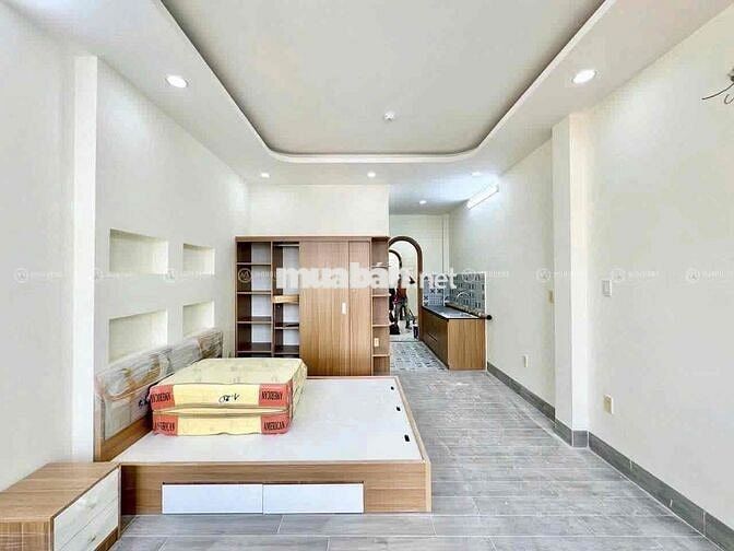 (Thương lượng giá ) Phòng mới xây BanCong NGAY BÀ HOM , PHỐ ẨM THỰC