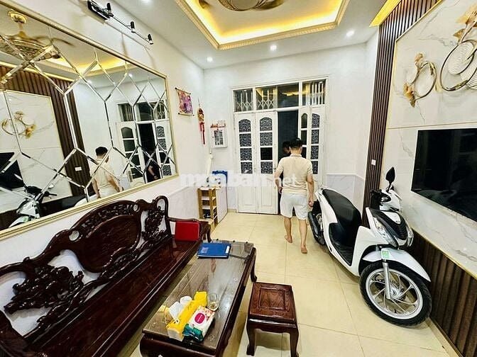 TRUNG TÂM CẦU GIẤY - GẦN PHỐ KINH DOANH - FULL NỘI THẤT - Ở NGAY