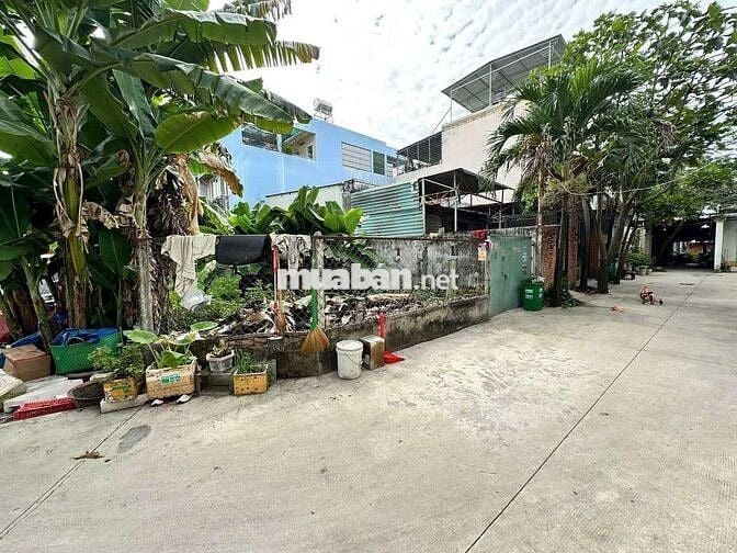 Đất lô góc 2 mặt hẻm,DT: 7,40 × 18 (104,6m2 full thổ)