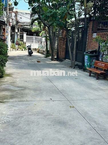 Đất lô góc 2 mặt hẻm,DT: 7,40 × 18 (104,6m2 full thổ)