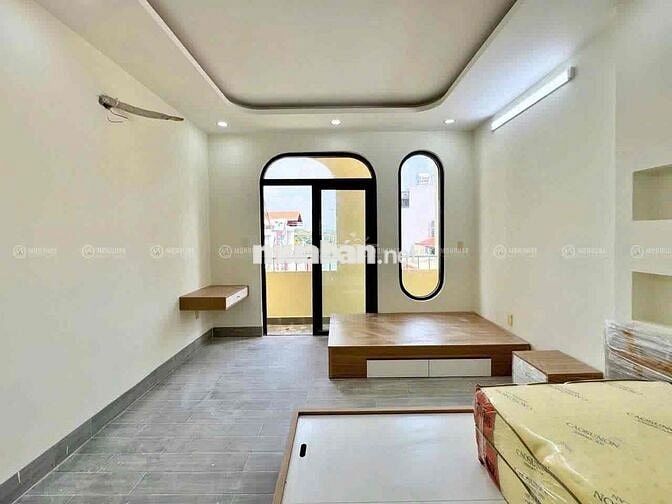 (Thương lượng giá ) Phòng mới xây BanCong NGAY BÀ HOM , PHỐ ẨM THỰC