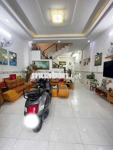 Bán nhà sổ hồng riêng đường trước nhà 8m xe tải