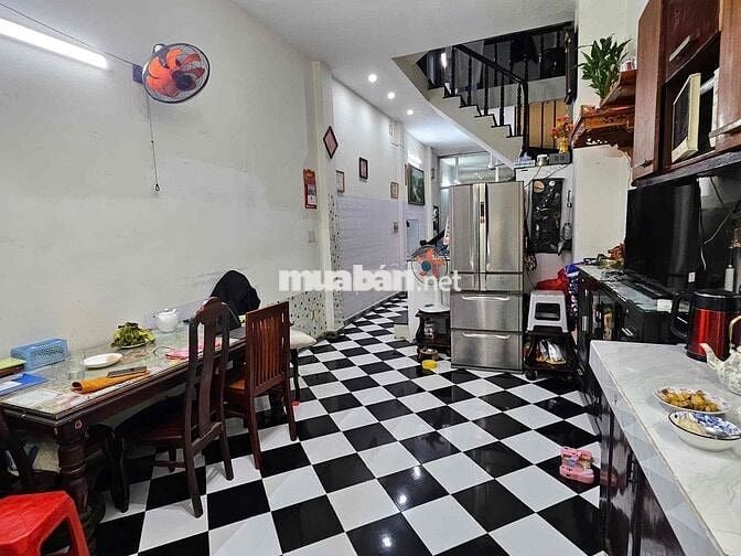BÁN NHÀ MẶT TIỀN NGAY CHỢ QUẬN 5