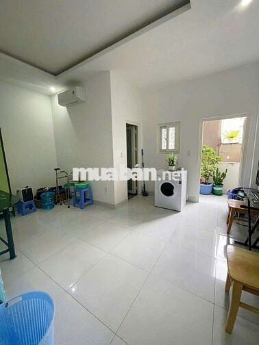 Bán nhà sổ hồng riêng đường trước nhà 8m xe tải