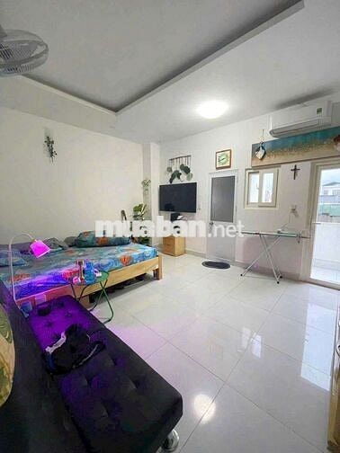 Bán nhà sổ hồng riêng đường trước nhà 8m xe tải