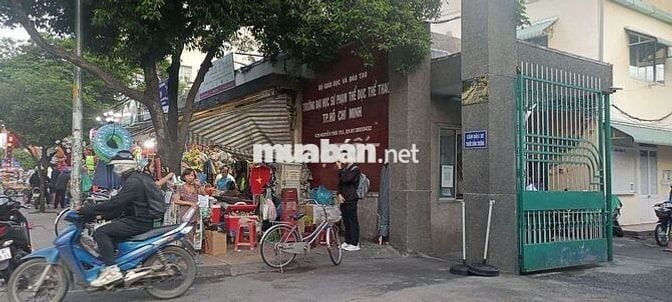 CẦN BÁN NHÀ MẶT TIỀN 639B NGUYỄN TRÃI, QUẬN 5