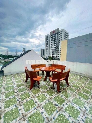 Bán nhà sổ hồng riêng đường trước nhà 8m xe tải