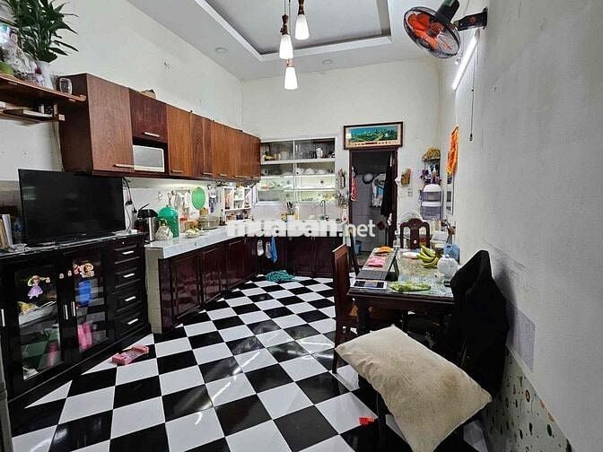 BÁN NHÀ MẶT TIỀN NGAY CHỢ QUẬN 5