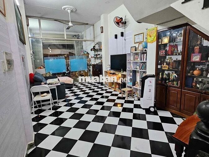 BÁN NHÀ MẶT TIỀN NGAY CHỢ QUẬN 5