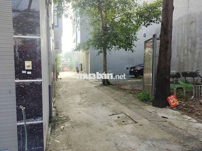 Đất đẹp vuông vắn ,ngõ thoáng ô tô đỗ cửa, dân cư đông đúc an ninh tốt