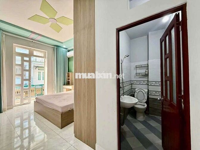 Nha mới sẵn nội thất 4pn 4wc ôtô đậu trong nhà gần trường ngtrungtrưc