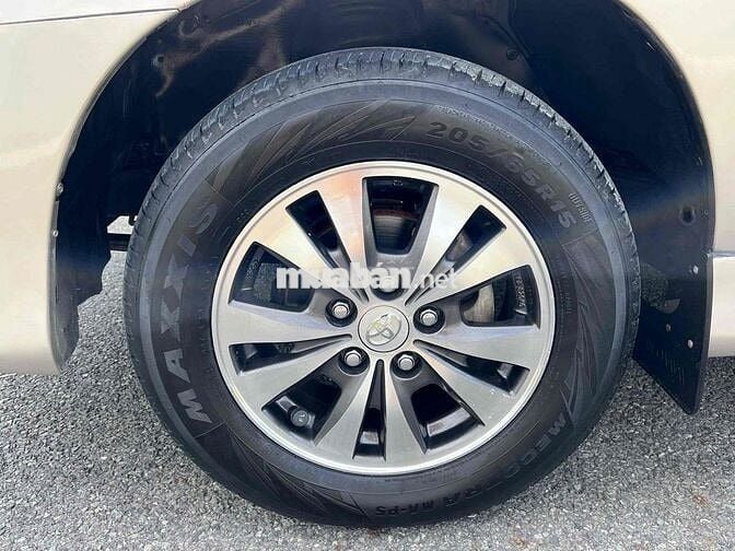 Toyota Innova 2016 2.0E - 125473 km