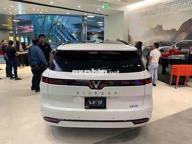 VinFast VF9 2025 Eco giá tốt
