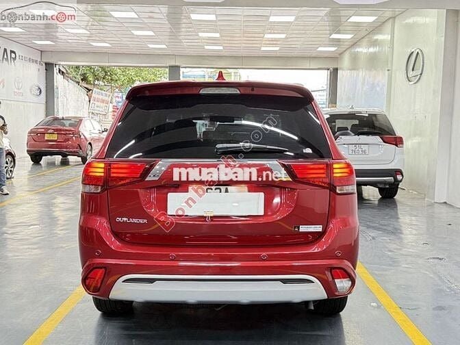 Mitsubishi Outlander Premium 2.0 CVT 2022 - 775Tr