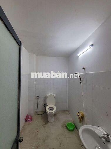 NHÀ HẺM XE HƠI VÔ NHÀ KHU VỰC AN NINH GẦN TRƯỜNG HỌC GIÁP GÒ VẤP