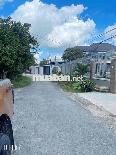 Cần bán đất hai mặt tiền nhựa gần khu công nghiệp thành công