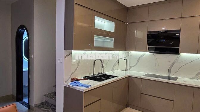 BÁN NHÀ TRẦN DUY HƯNG - KHU PHỐ VIP - THANG MÁY - VỊ TRÍ THUẬN TIỆN