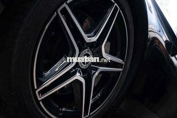LONG ANH AUTO về Mercedes C300 AMG 2019