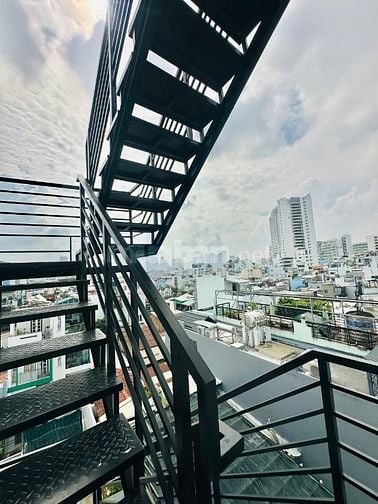 Cho thuê toà nhà mới xây 7 tầng đường Phan Đăng Lưu, P7, Q.PN