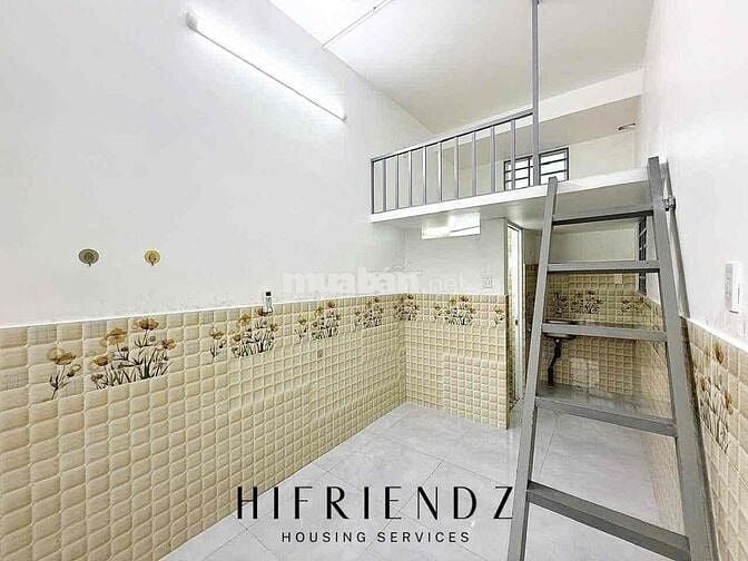 PHÒNG BANCOL CỬA SỔ TRỜI THOÁNG SẴN MÁY LẠNH - NGAY NGÃ TƯ BỐN XÃ