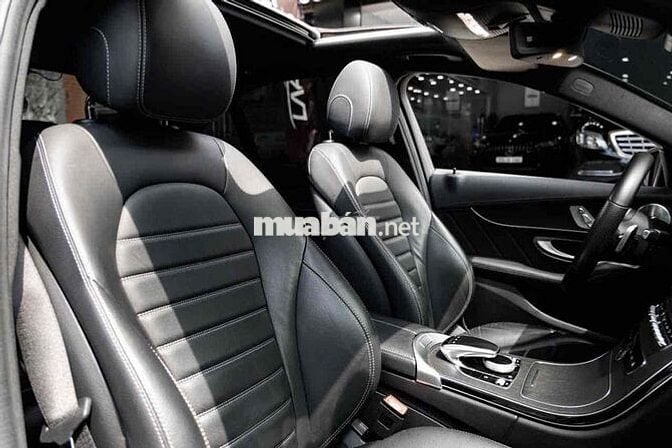 LONG ANH AUTO về Mercedes C300 AMG 2019