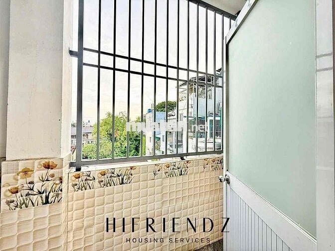 PHÒNG BANCOL CỬA SỔ TRỜI THOÁNG SẴN MÁY LẠNH - NGAY NGÃ TƯ BỐN XÃ