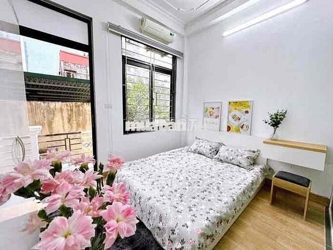 Chủ nhờ bán gấp nhà tự xây 5 tầng dt 35m, giá hơn 6 tỷ Hoàng Quốc Viêt