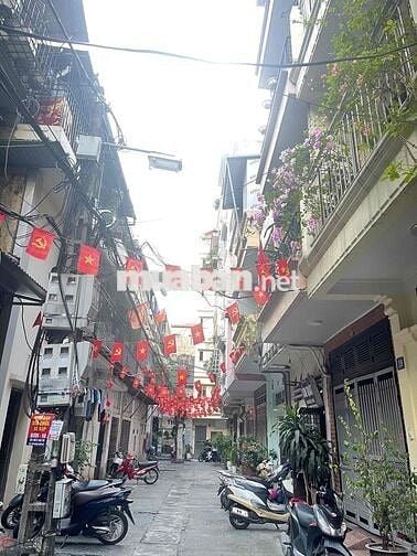 Chủ nhờ bán gấp nhà tự xây 5 tầng dt 35m, giá hơn 6 tỷ Hoàng Quốc Viêt