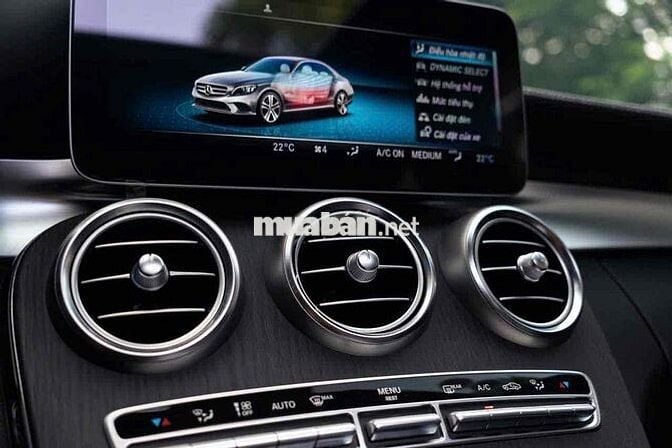 LONG ANH AUTO về Mercedes C300 AMG 2019
