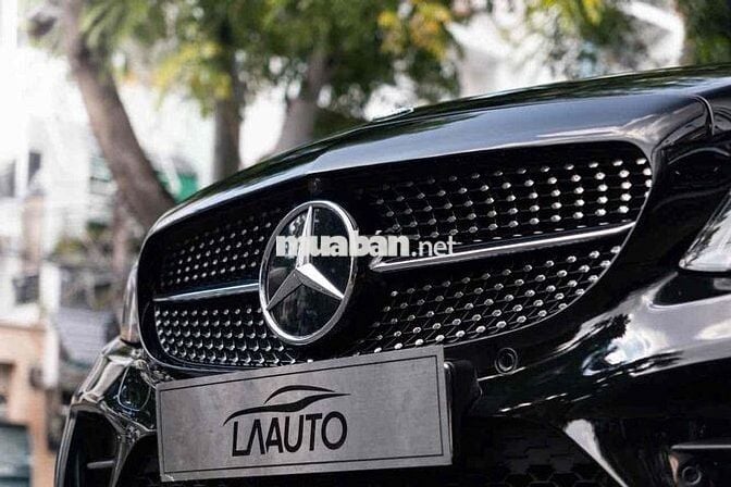 LONG ANH AUTO về Mercedes C300 AMG 2019