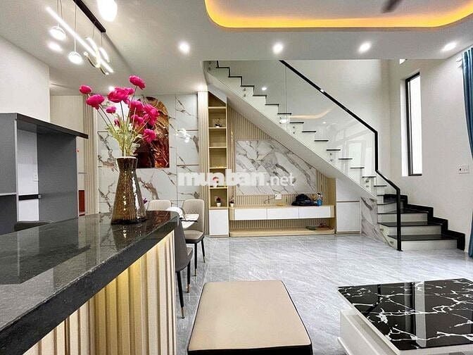 Bán Nhà Hoàn Công Gần Chợ Mỹ Hạnh Nam