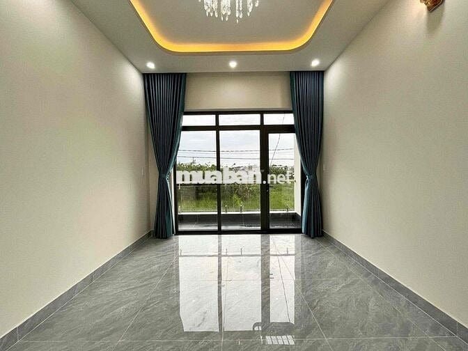 Bán Nhà Hoàn Công Gần Chợ Mỹ Hạnh Nam