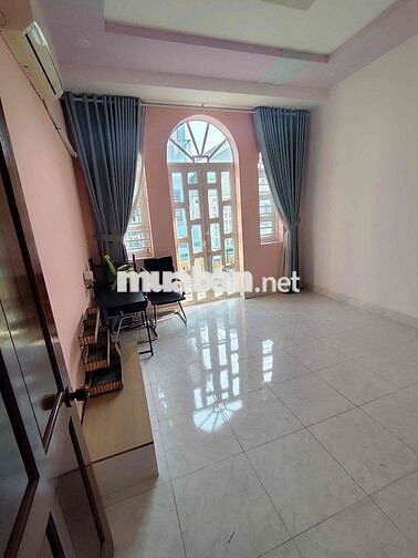 Trệt 2 lầu 4*15; 4pn đg 6m full nội thất