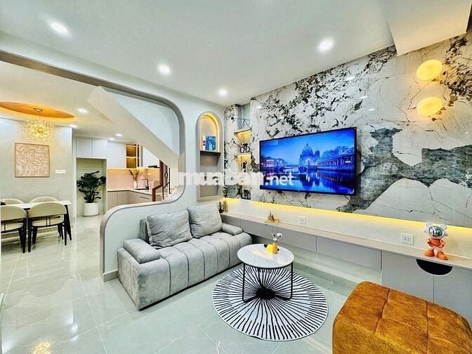 Gấp Bán Nhà Sát Quận 1- cn 30m2 -3 Tầng - 3 PN - Không SP so Sánh