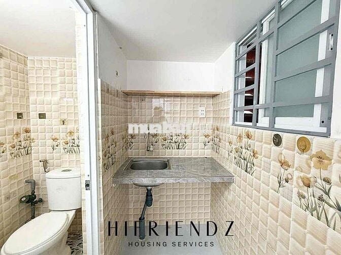 TRỐNG LẠI PHÒNG SẴN MÁY LẠNH CỬA SỔ TRỜI NGAY BỐN XÃ