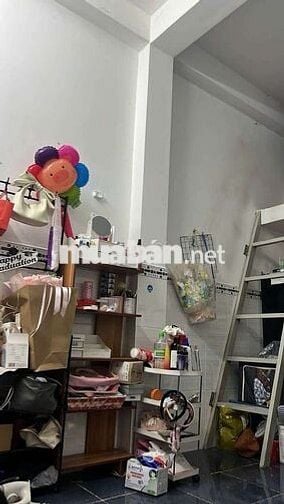 Phòng Gác Có Sẵn Máy Lạnh - Rộng Rãi - Cửa Sổ Trời Thoáng Mát