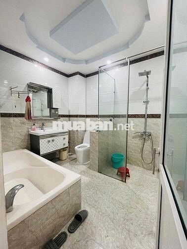 Nhà MT Hẻm Kinh Doanh Nguyễn Tư Giản 105m2 5PN 5WC 17tr