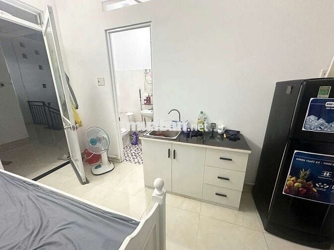 PHÒNG TRỌ 20M2 CỬA SỔ TRỜI - KHOÁ VÂN TAY TÂN BÌNH NGAY CHỢ HHT