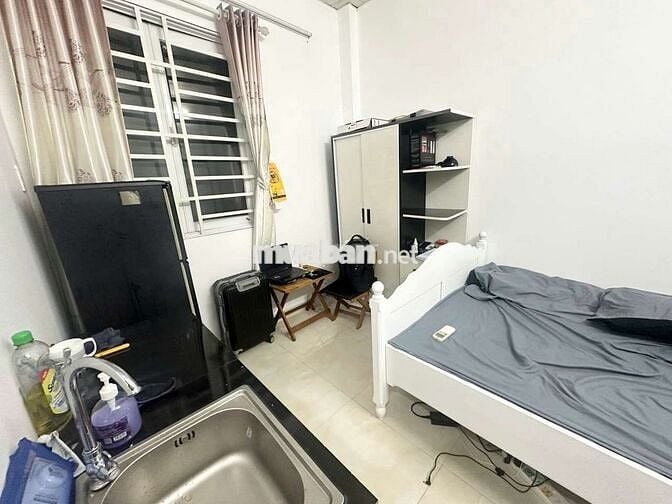 PHÒNG TRỌ 20M2 CỬA SỔ TRỜI - KHOÁ VÂN TAY TÂN BÌNH NGAY CHỢ HHT