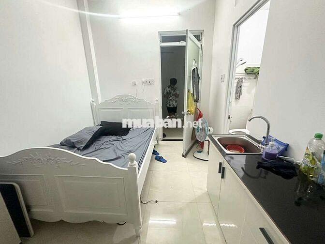 PHÒNG TRỌ 20M2 CỬA SỔ TRỜI - KHOÁ VÂN TAY TÂN BÌNH NGAY CHỢ HHT