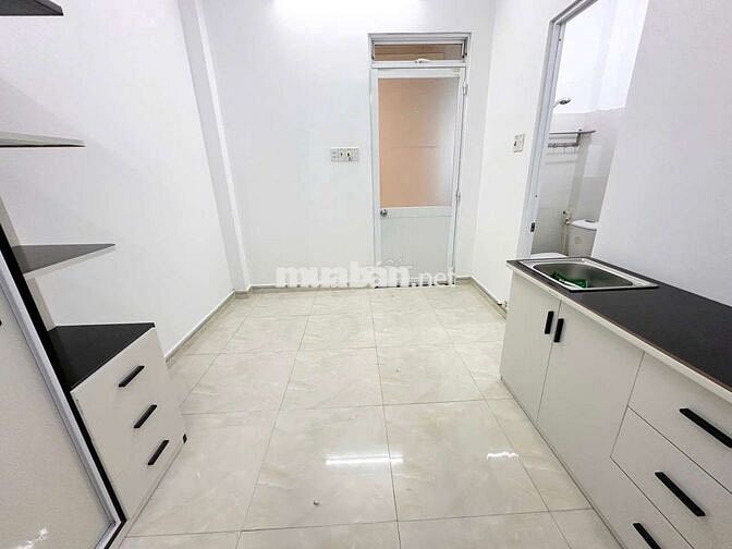 PHÒNG TRỌ 20M2 CỬA SỔ TRỜI - KHOÁ VÂN TAY TÂN BÌNH NGAY CHỢ HHT