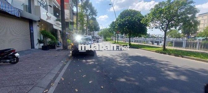 5Om2 mặt tiền bờ kè Hoàng Sa - Trường Sa quận 3
Ngang 4m x 13m cấp 4