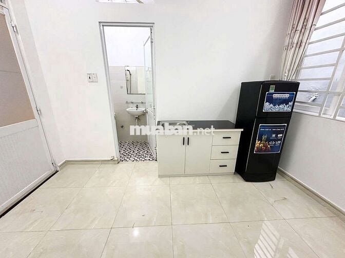 PHÒNG TRỌ 20M2 CỬA SỔ TRỜI - KHOÁ VÂN TAY TÂN BÌNH NGAY CHỢ HHT