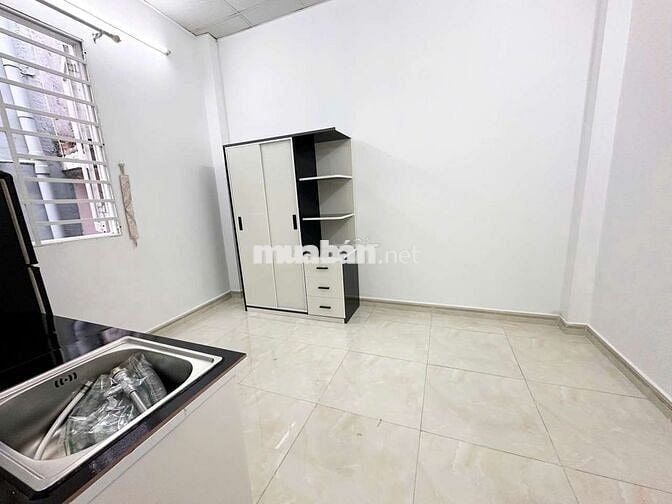 PHÒNG TRỌ 20M2 CỬA SỔ TRỜI - KHOÁ VÂN TAY TÂN BÌNH NGAY CHỢ HHT