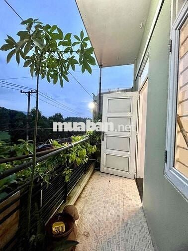 Nhà mặt tiền D19, 2PN+ 1PK+ 1 Bếp+ 2NVS, có ban công